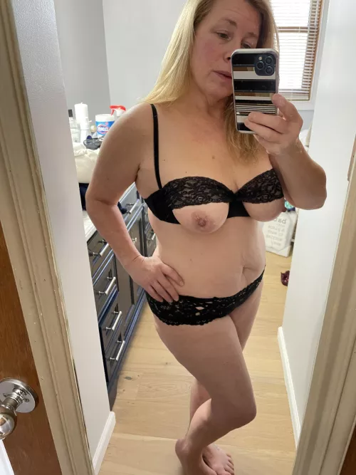 NY hotwife56 and cuck hubby 51 looking for bulls and gangbang hosts
