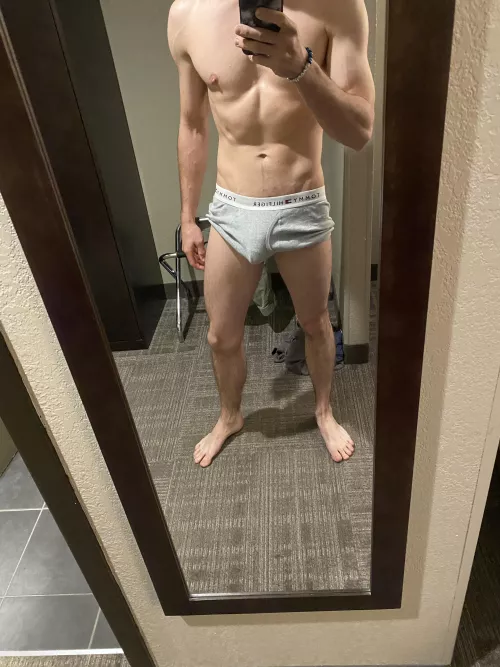 Quick mirror pic😇