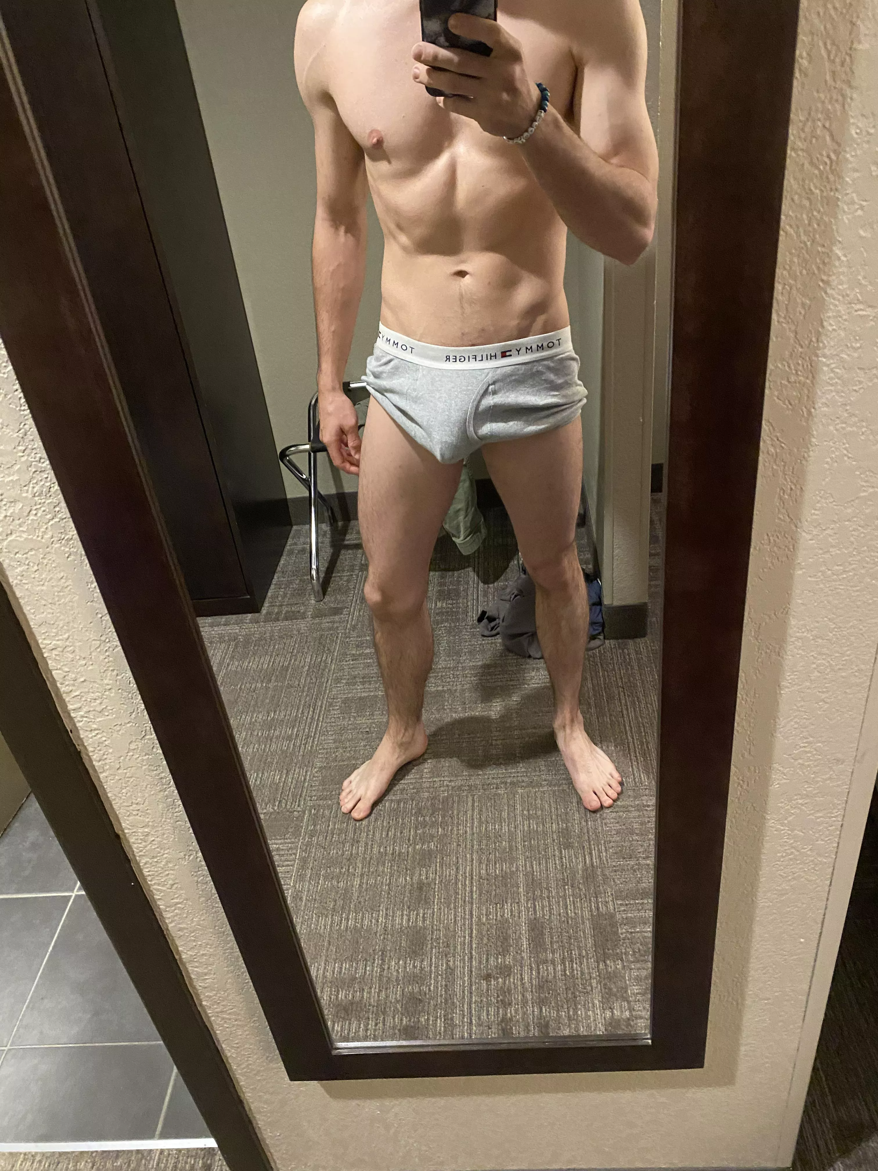 Quick mirror pic😇