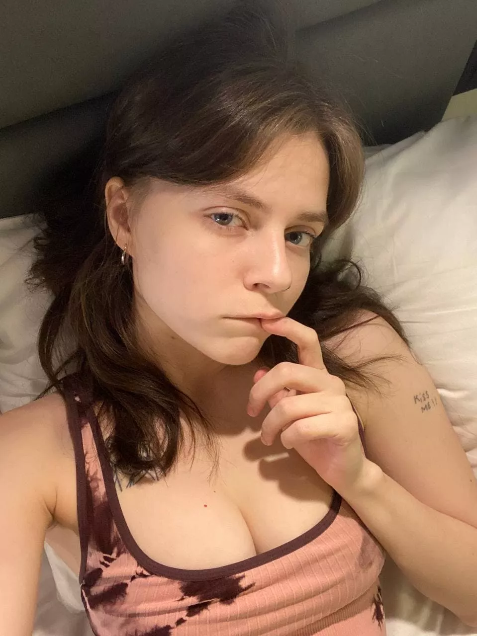 Stuff your face between my tits😈