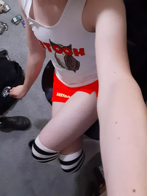 Wana come sit on my lap? we could play video games!