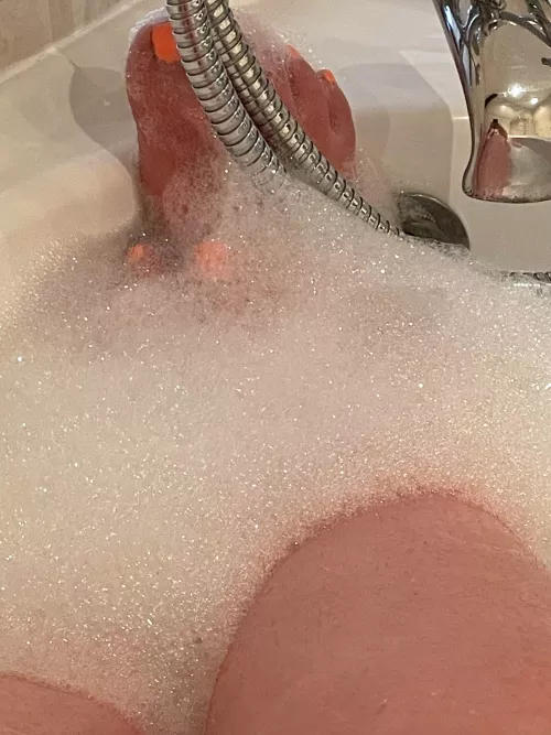 Wanna join me in the tub? ????