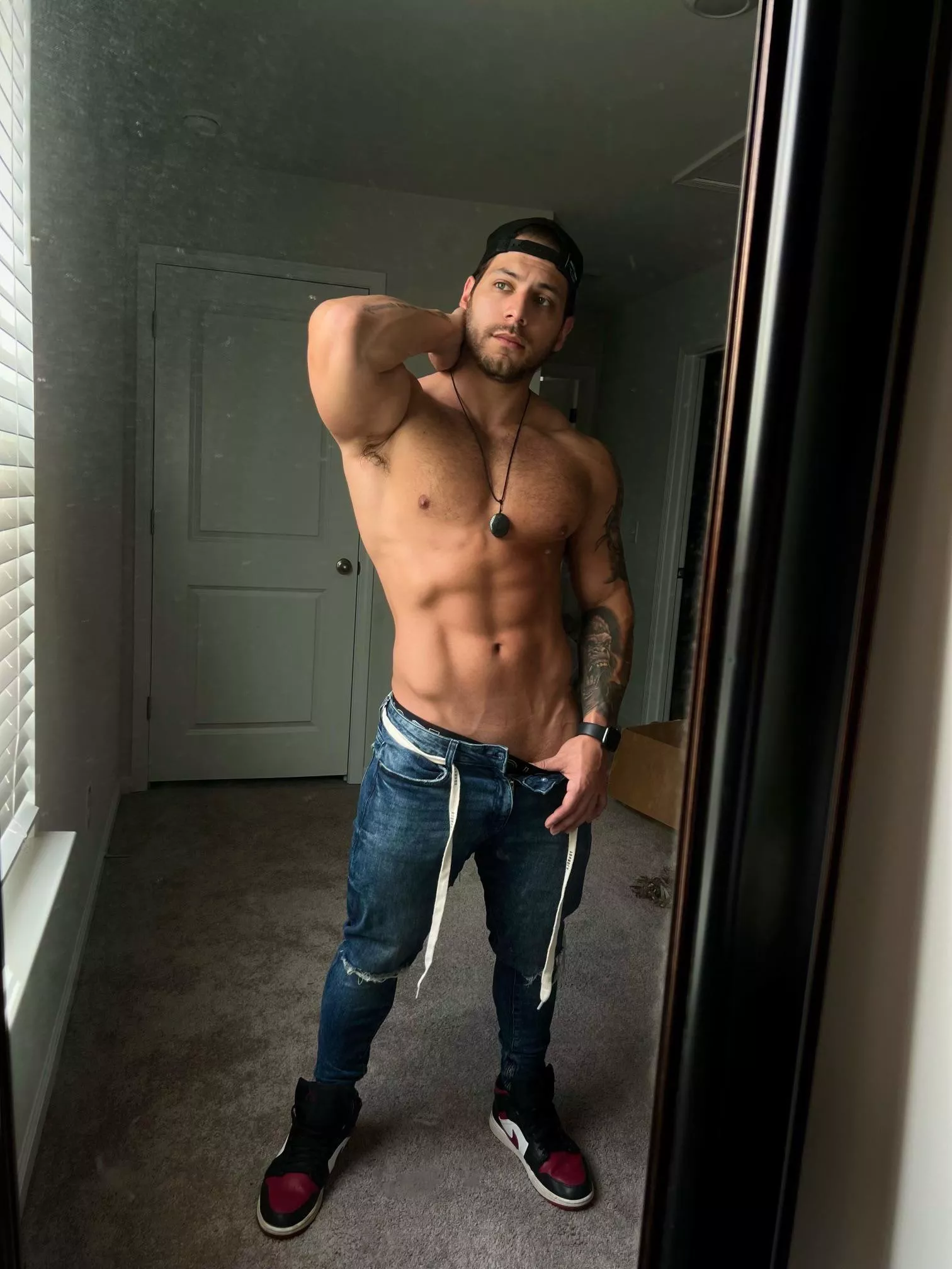 Weekend MILF hunt 😈