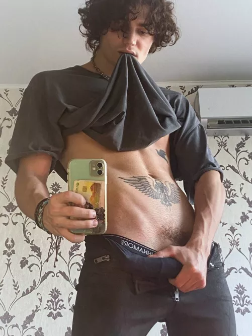 what are your plans for the evening, gentlemen?)