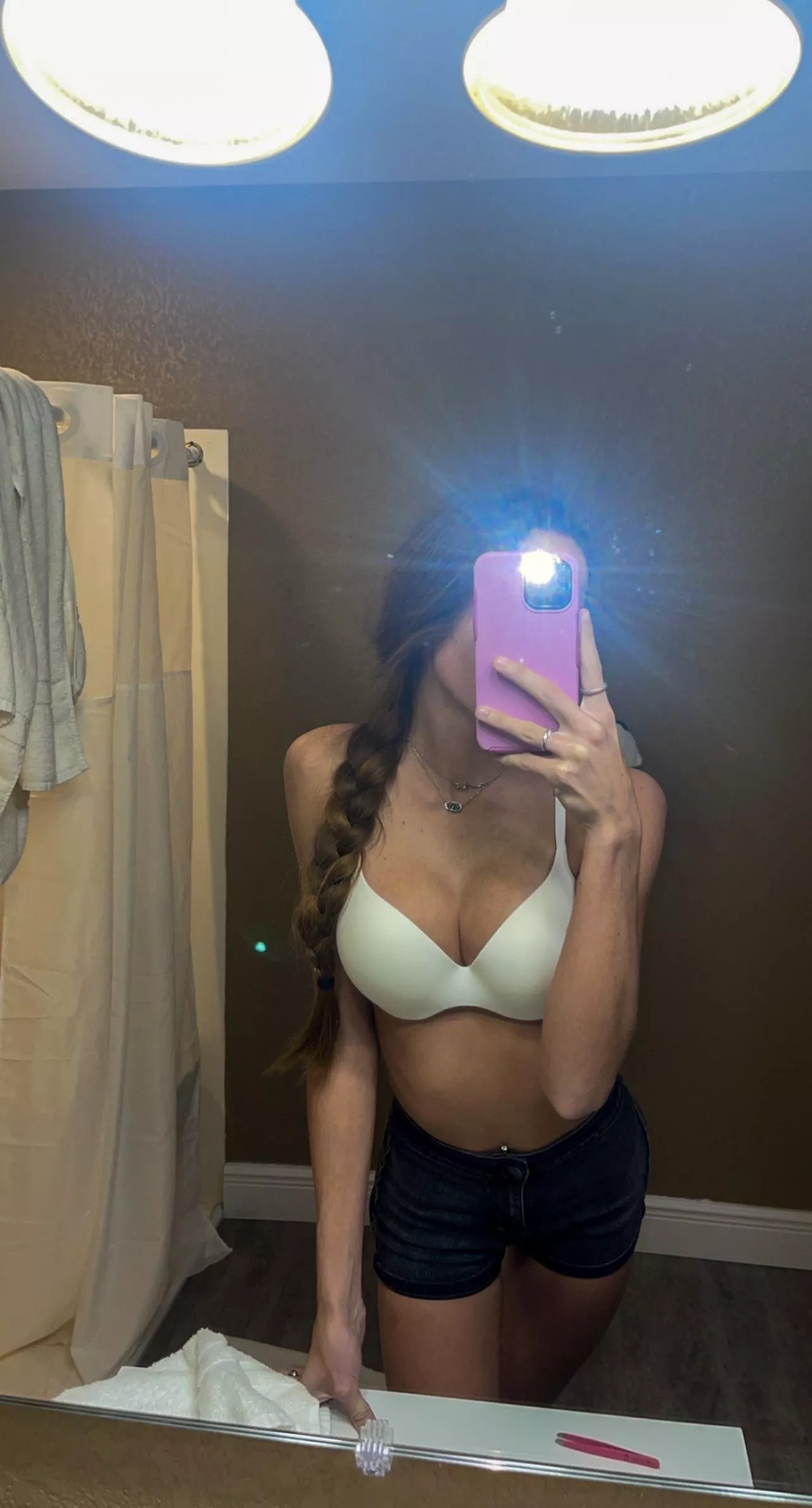 🤍19 years old😜 i’m very active and love to chat 😉 I do video dick ratings👅🍆 explicit content & customs☺️ & I POST DAILY💦💓link is in the comments😋😘