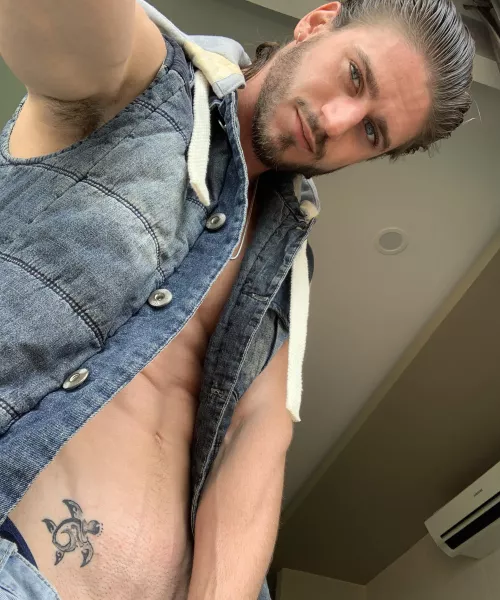 A turtle to slow your day down and remind you to take it easy 😘