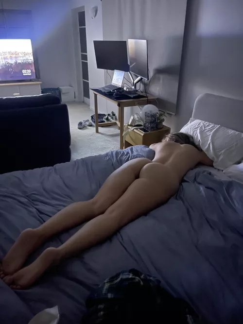 Anyone want to have a threesome with me? 😽🌸💕