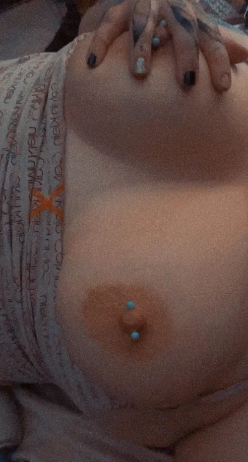 Do I have mil(f) tiddies? 😍💋