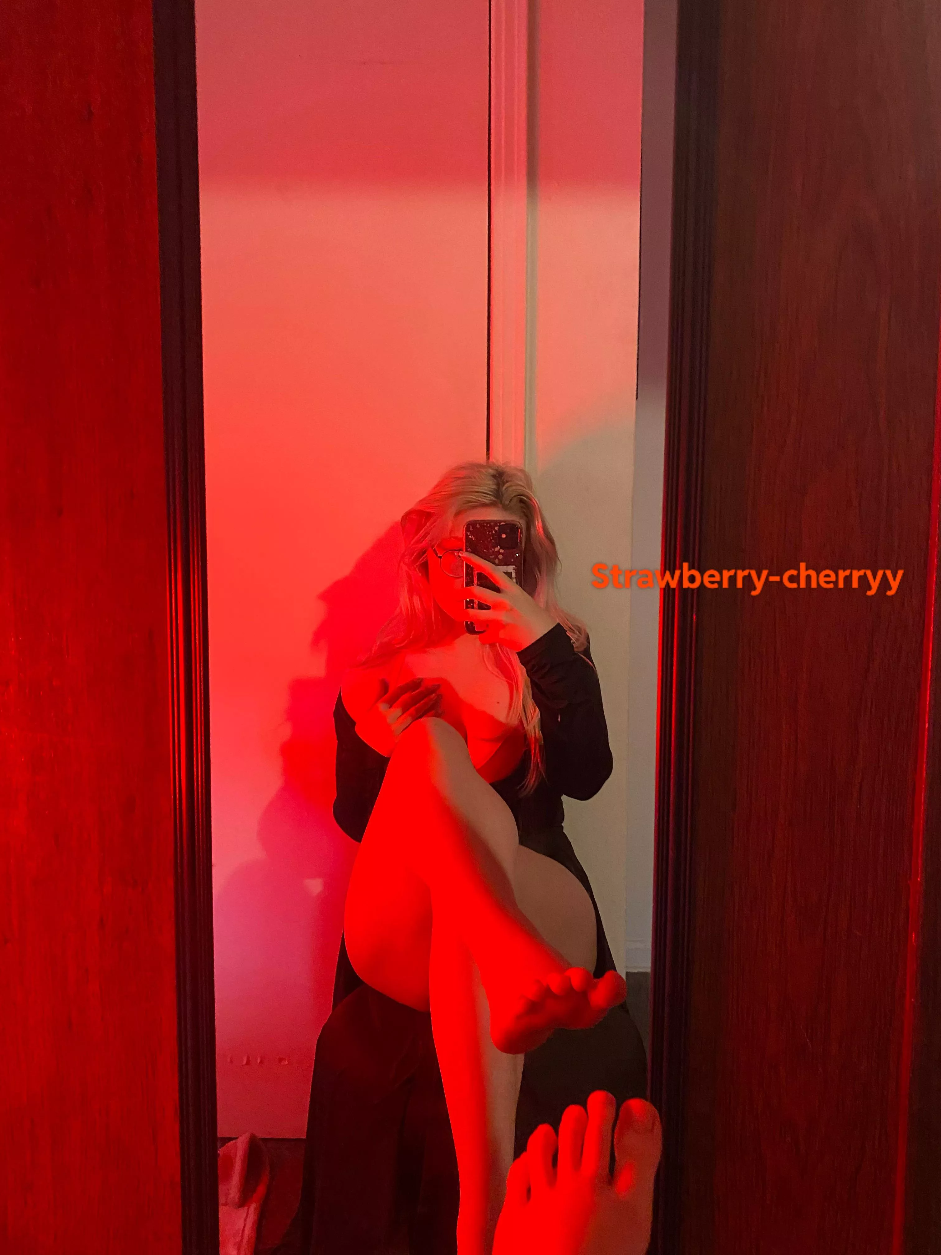 [domme] don’t I have the most beautiful toes? I bet you’d love to gag on them haha