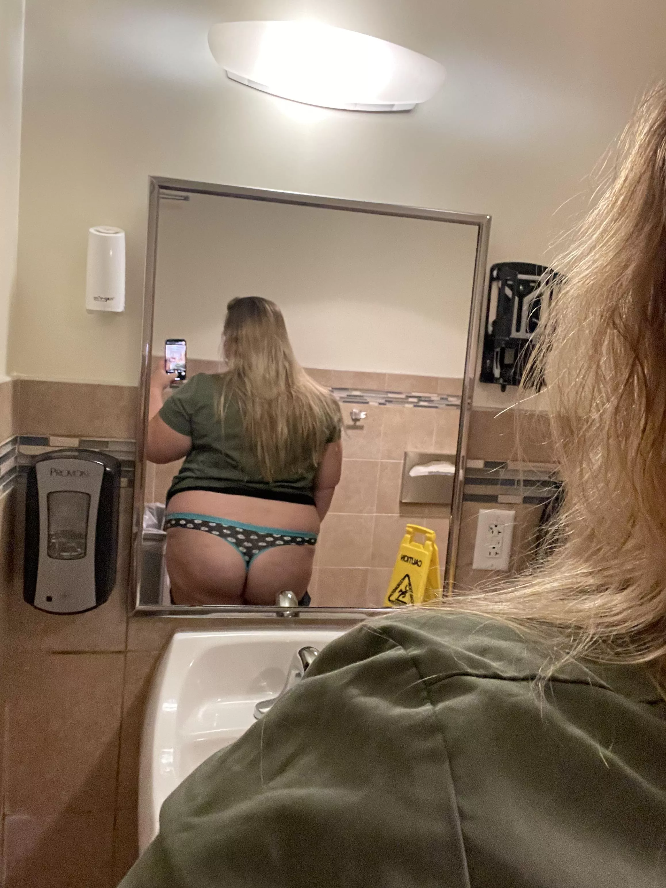 Feeling dirty today! Dm me while I’m at work 😘😘