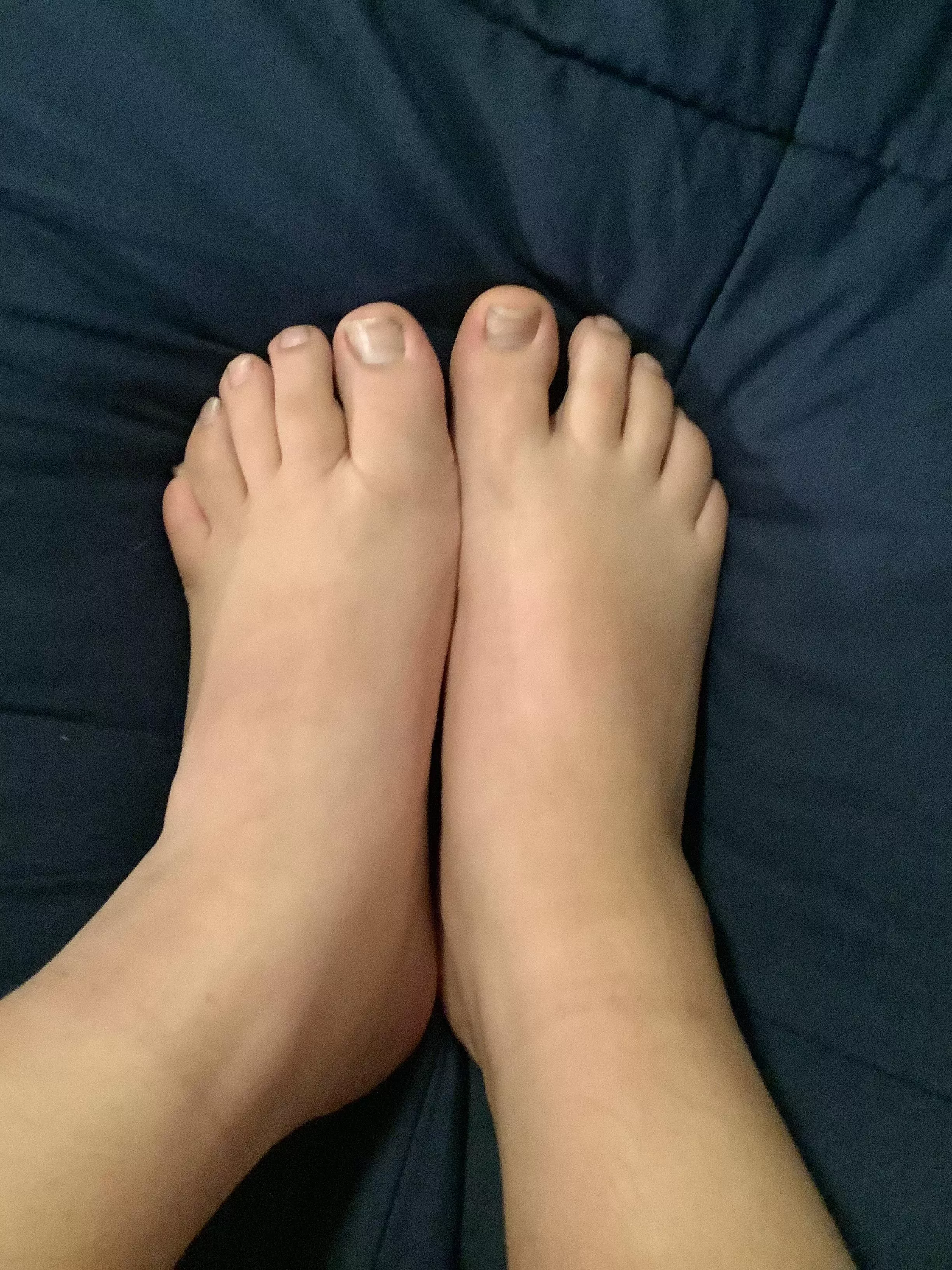 First Post! What do you think of my feet! DMs are open.