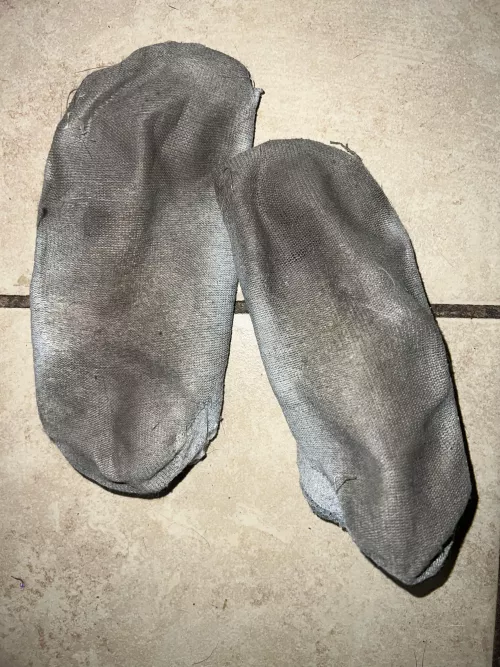 FREE dirty socks?! 2 day pair free with any extended wear purchase 😏😈 happy Sunday funday 😝