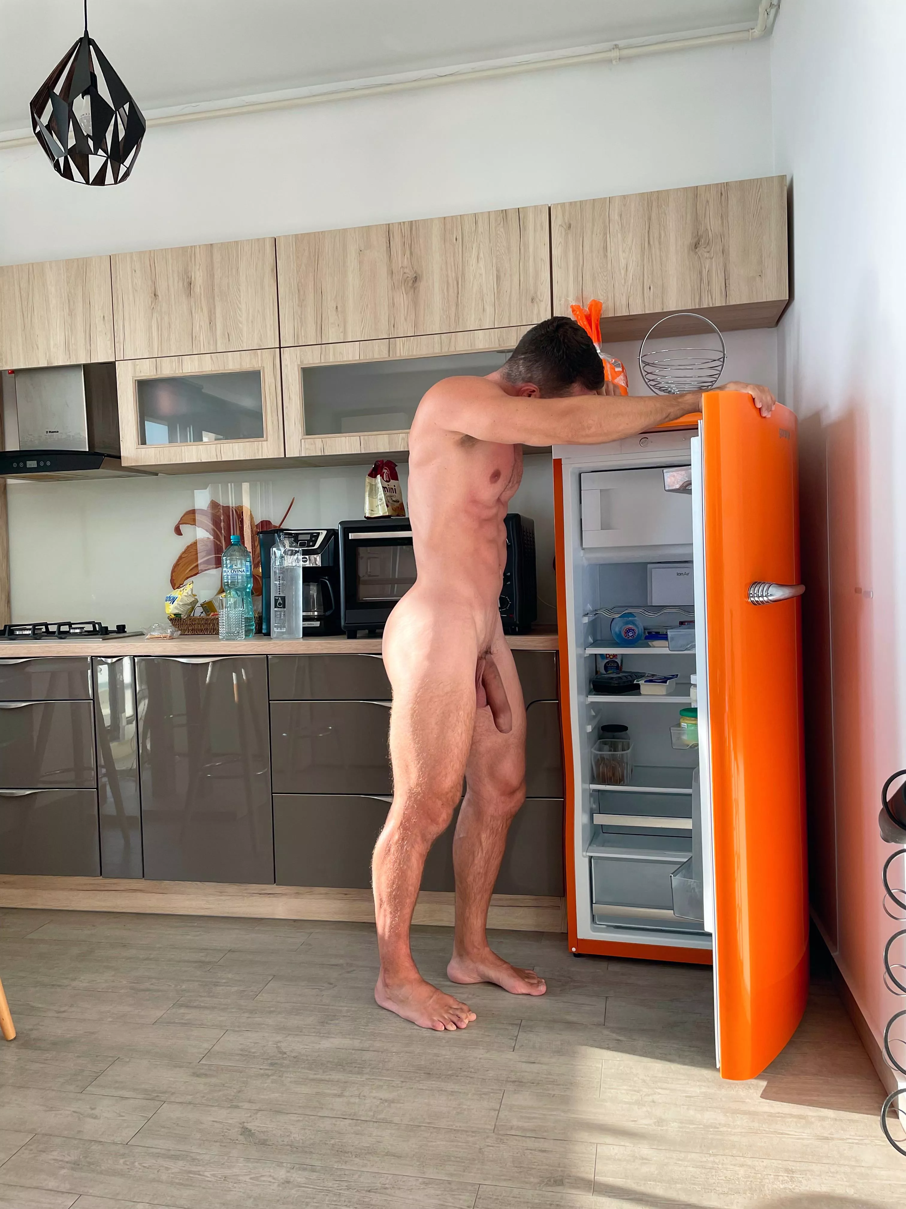 Had a blunt and fridge is empty🤦🏻