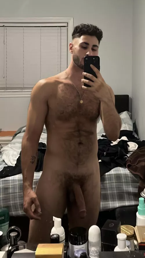 I love catching girls staring at my bulge 😅