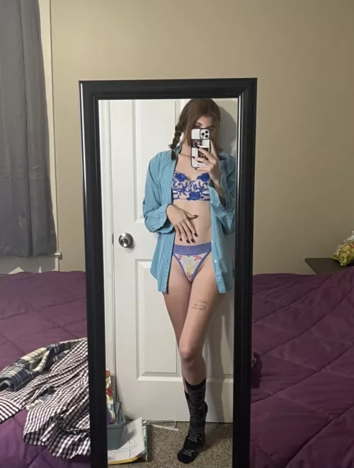 I need you to drench my college pussy in cum :)