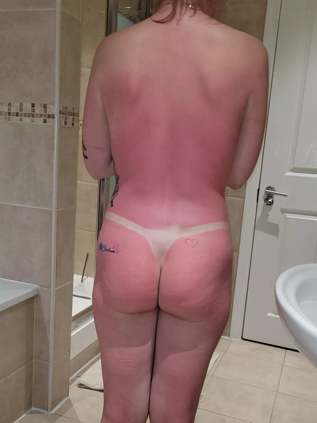 i think i maybe burn at least i got a tanlines any volunteers to cream me up (NSFW)
