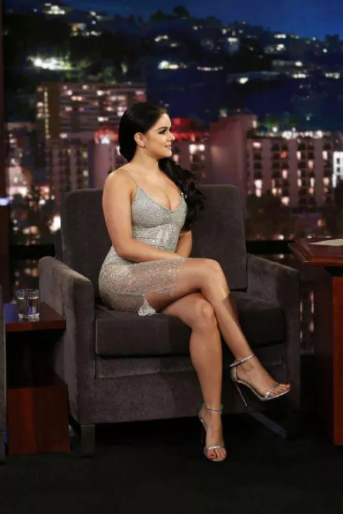 I’m pumping my cock for Ariel Winter and looking for some bi buds to join me
