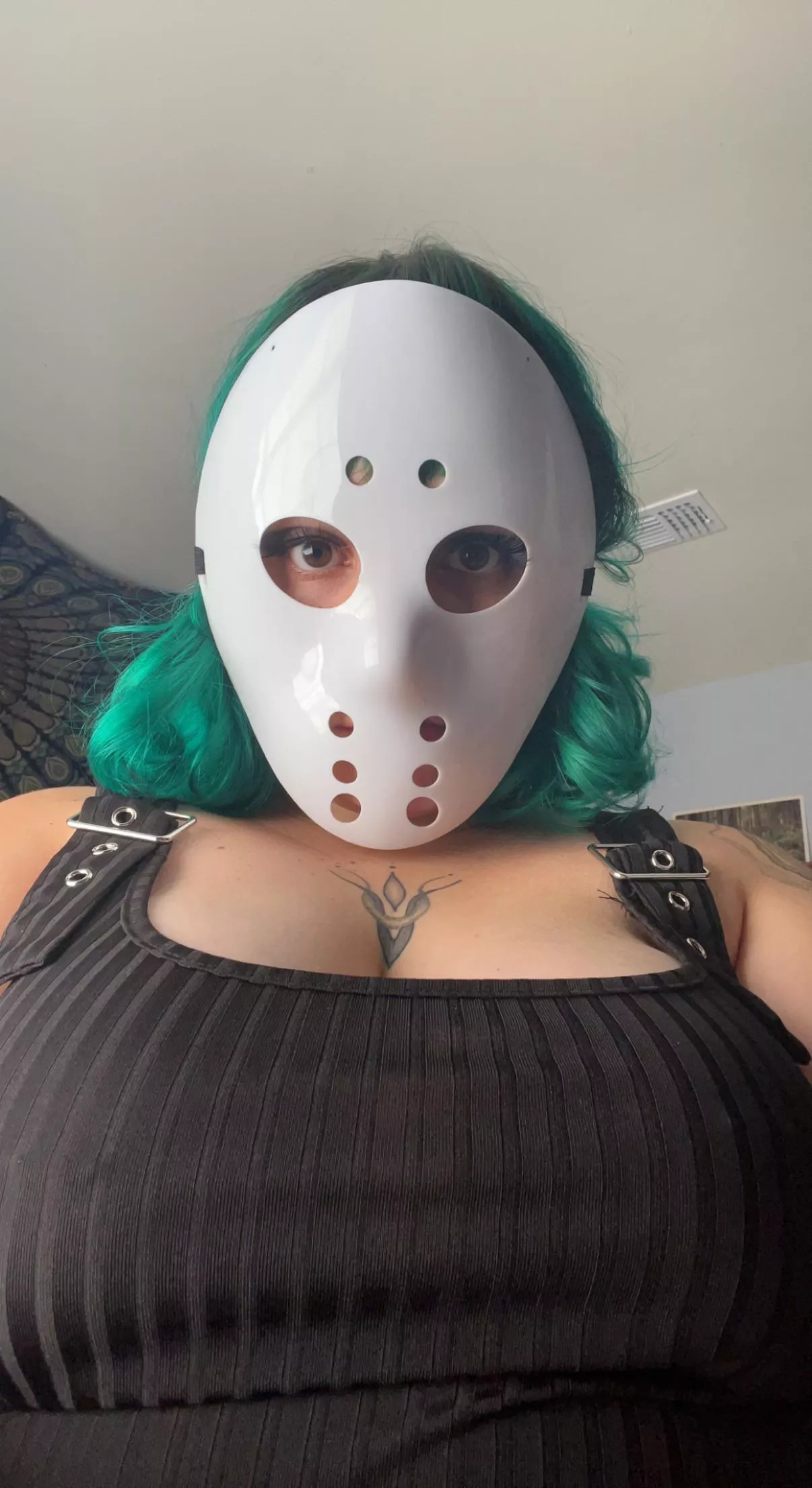 Making spooky sexy 👻