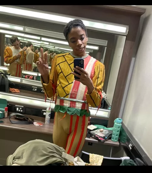 Overworked🎭and all I want to do is play games🥹