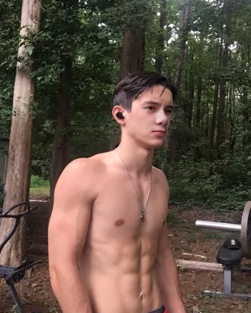 Questioning straight boy here again. 😁