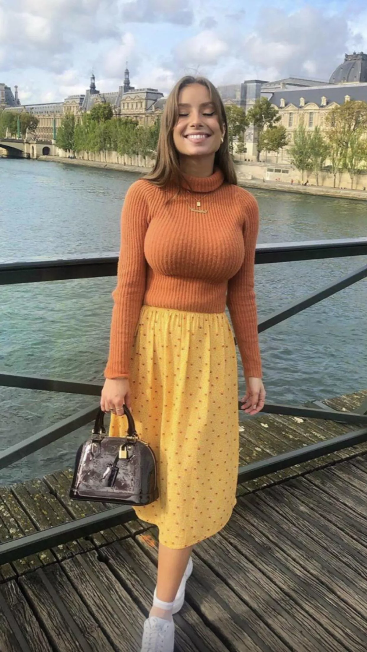 She didn’t even try to dress provocatively, yet still 2b2h