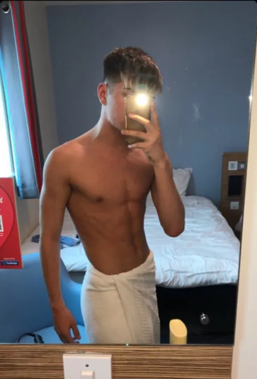 Should I take the towel off?😏