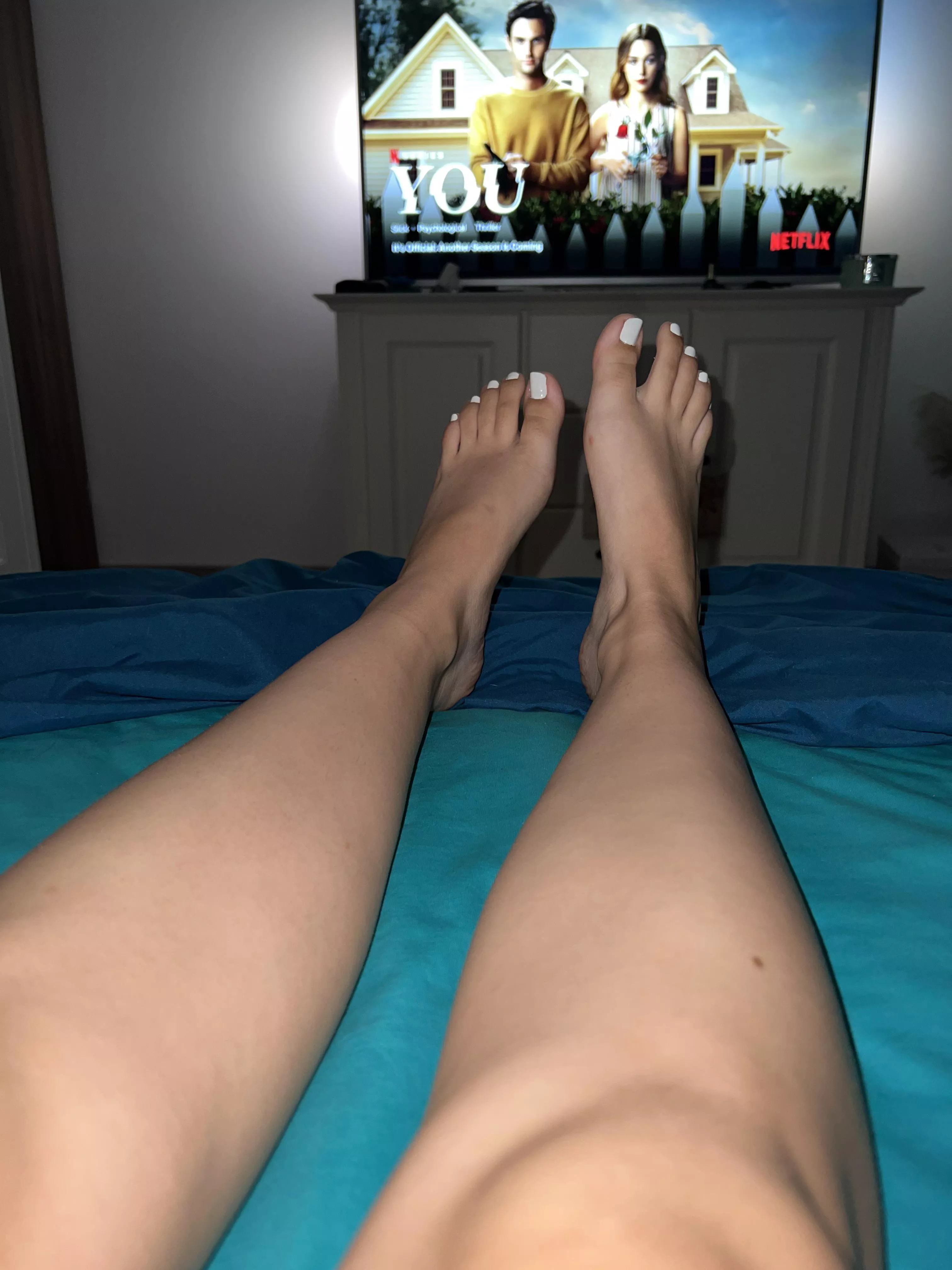 Suck my toes while i’m watching TV