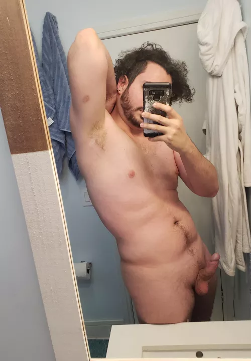 Think I finally curated my feed to show me an equal number of hot girls and hot guys 😛 feeling SO bi today