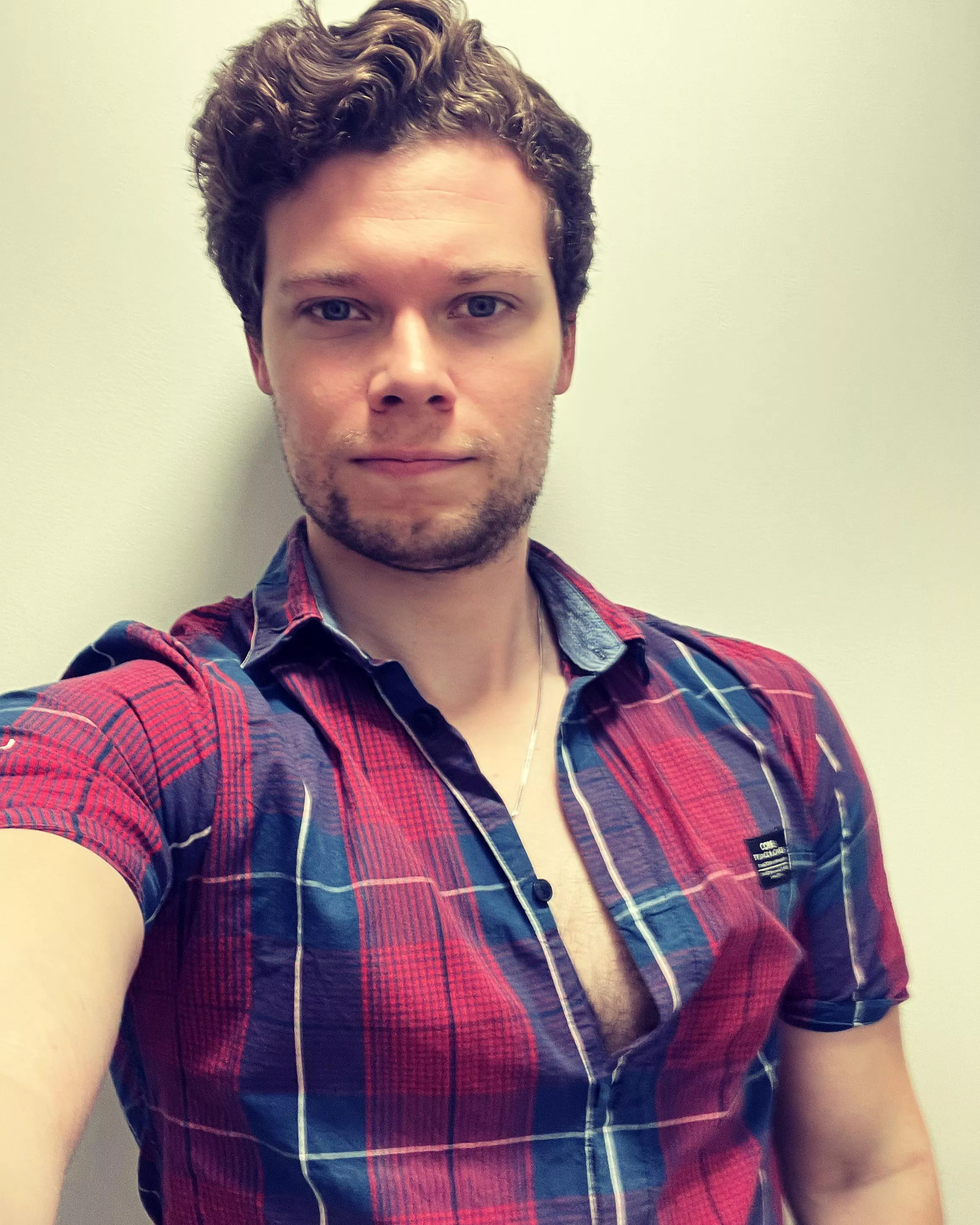 Was going to a Spice Girls party and thought the Union Flag colours worked nicely. Party got cancelled because of the Queen. But I still kinda like the photo. 🏳️‍🌈🇬🇧