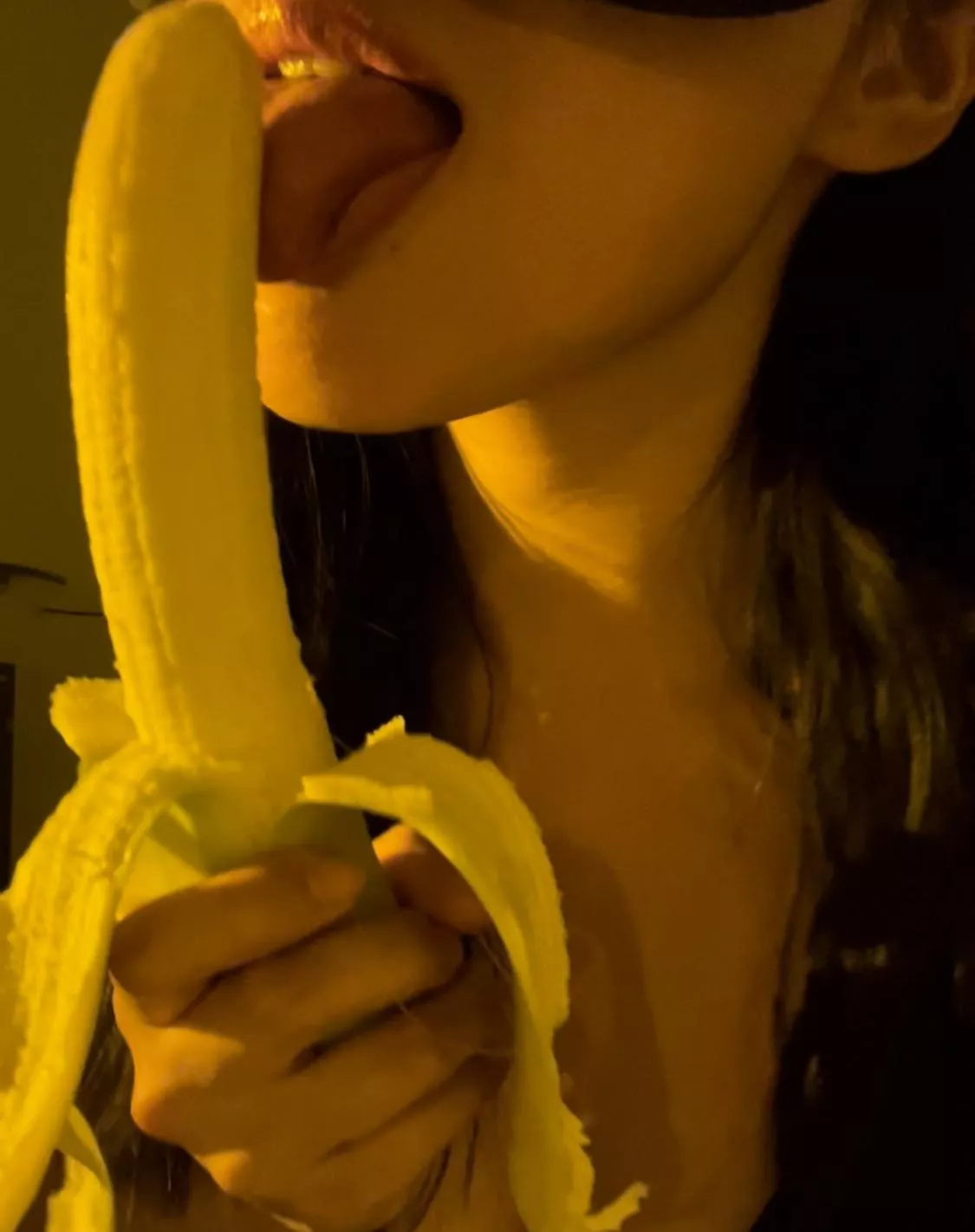 what do you mean this isn’t how you eat a banana..?? 🍌👅😏❤️‍🔥