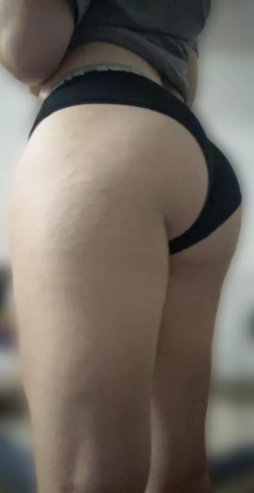 Where can I sit? 🍑💦