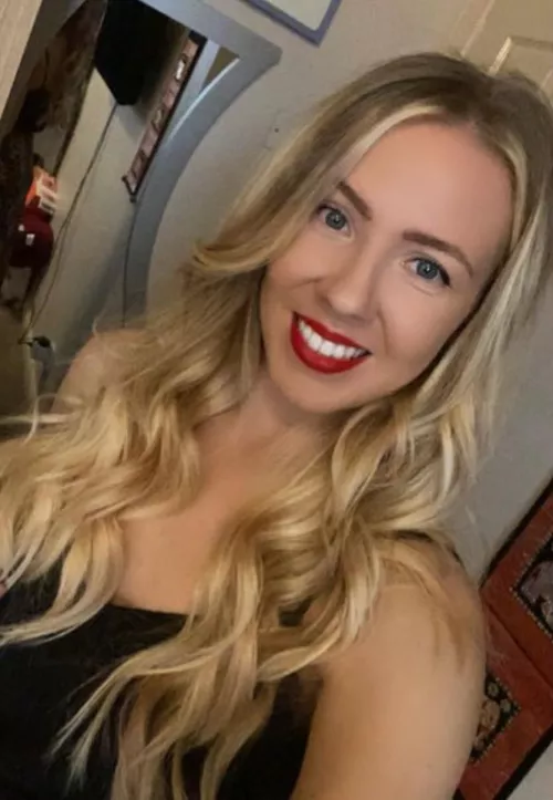 Whos gonna tribute me? 😋 DM or kik same as here x