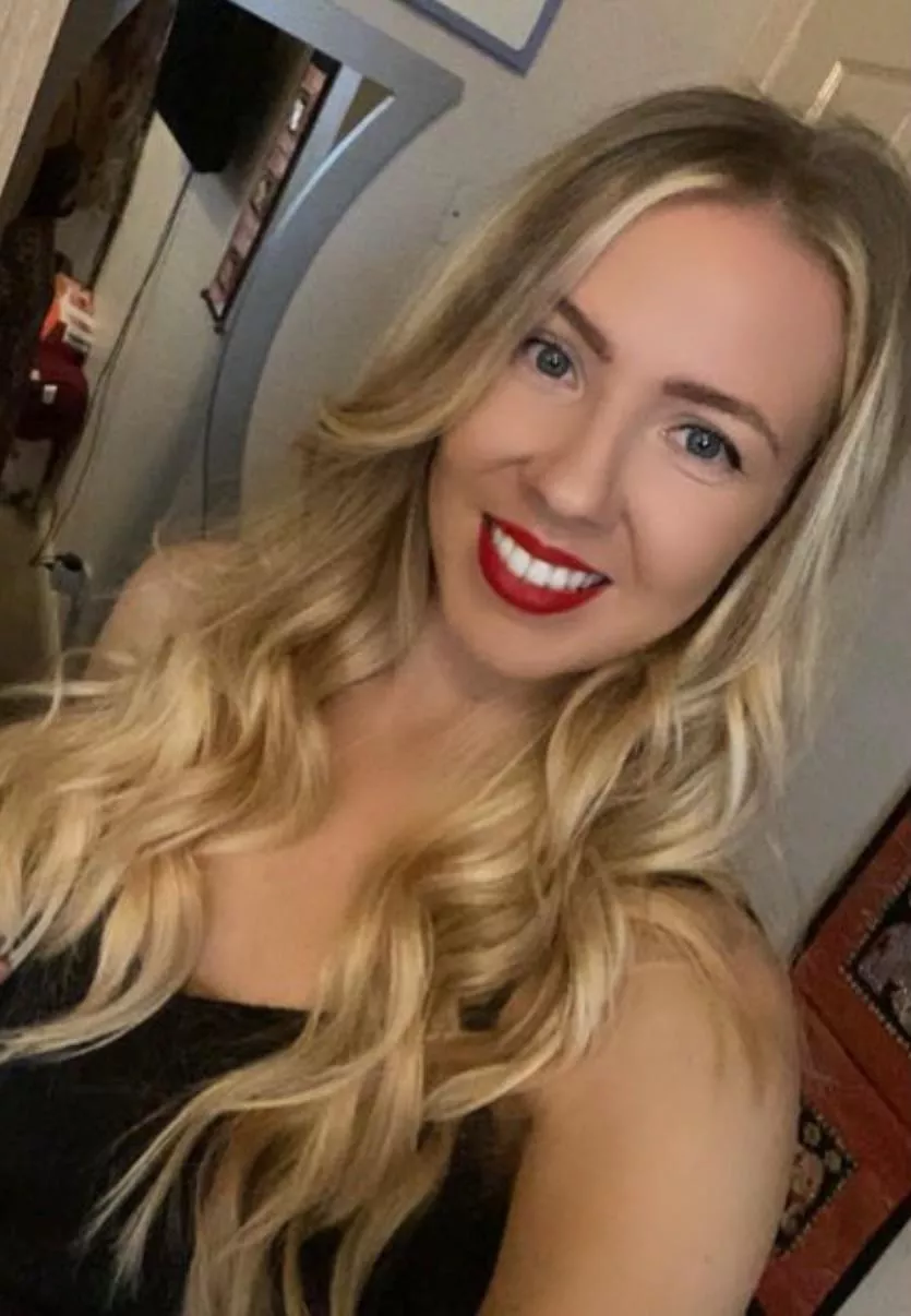 Whos gonna tribute me? 😋 DM or kik same as here x