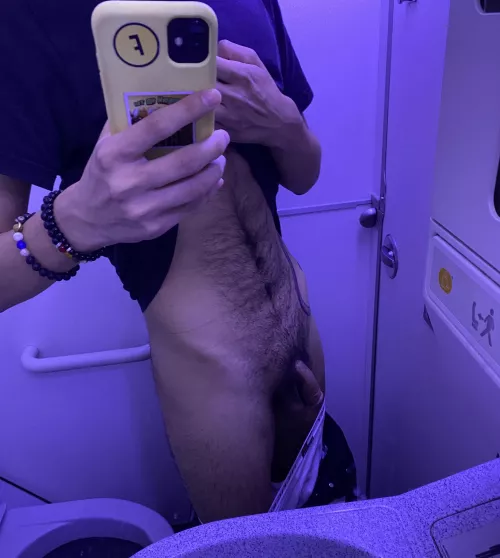 23 🇰🇷 young, hairy and Asian. Make my dick hard. Hmu on twitter: Whoistylerkim