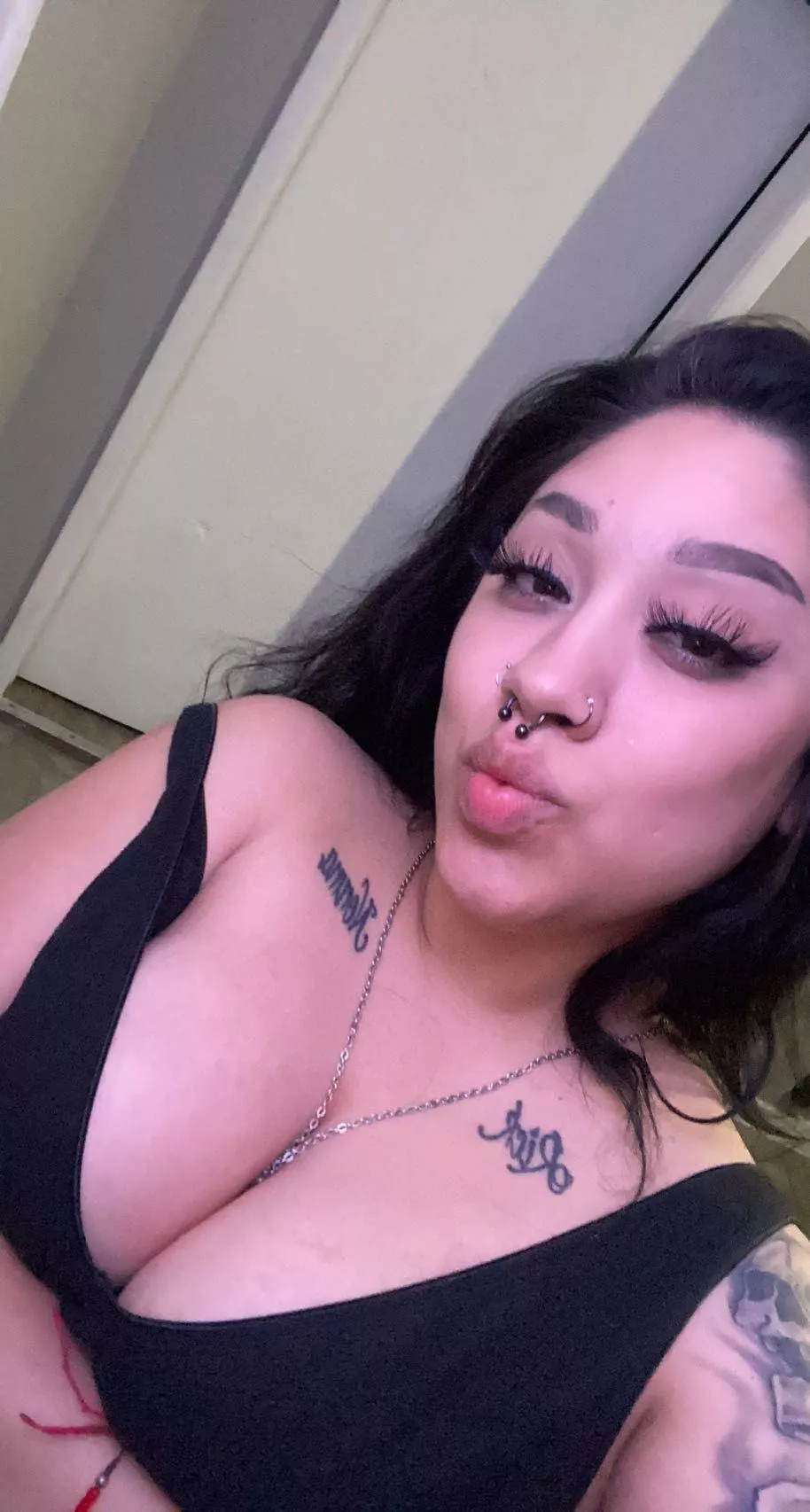 Can I feed you pics of my goth niece to cock trib ?