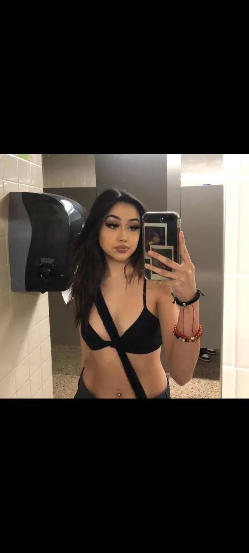 can someone paint my gf with cum