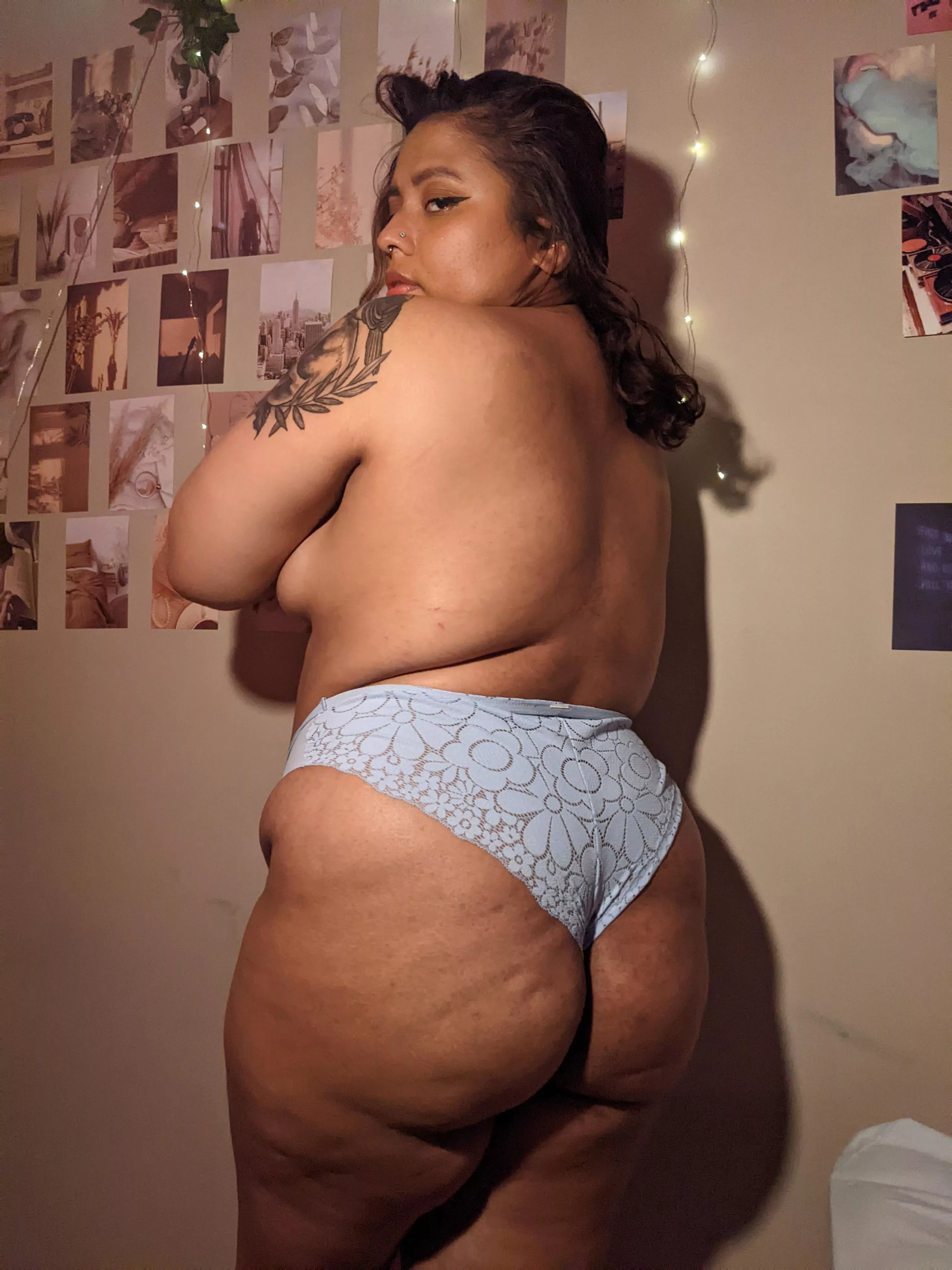 Cellulite is beautiful but not as beautiful as your hand prints from spanking😈