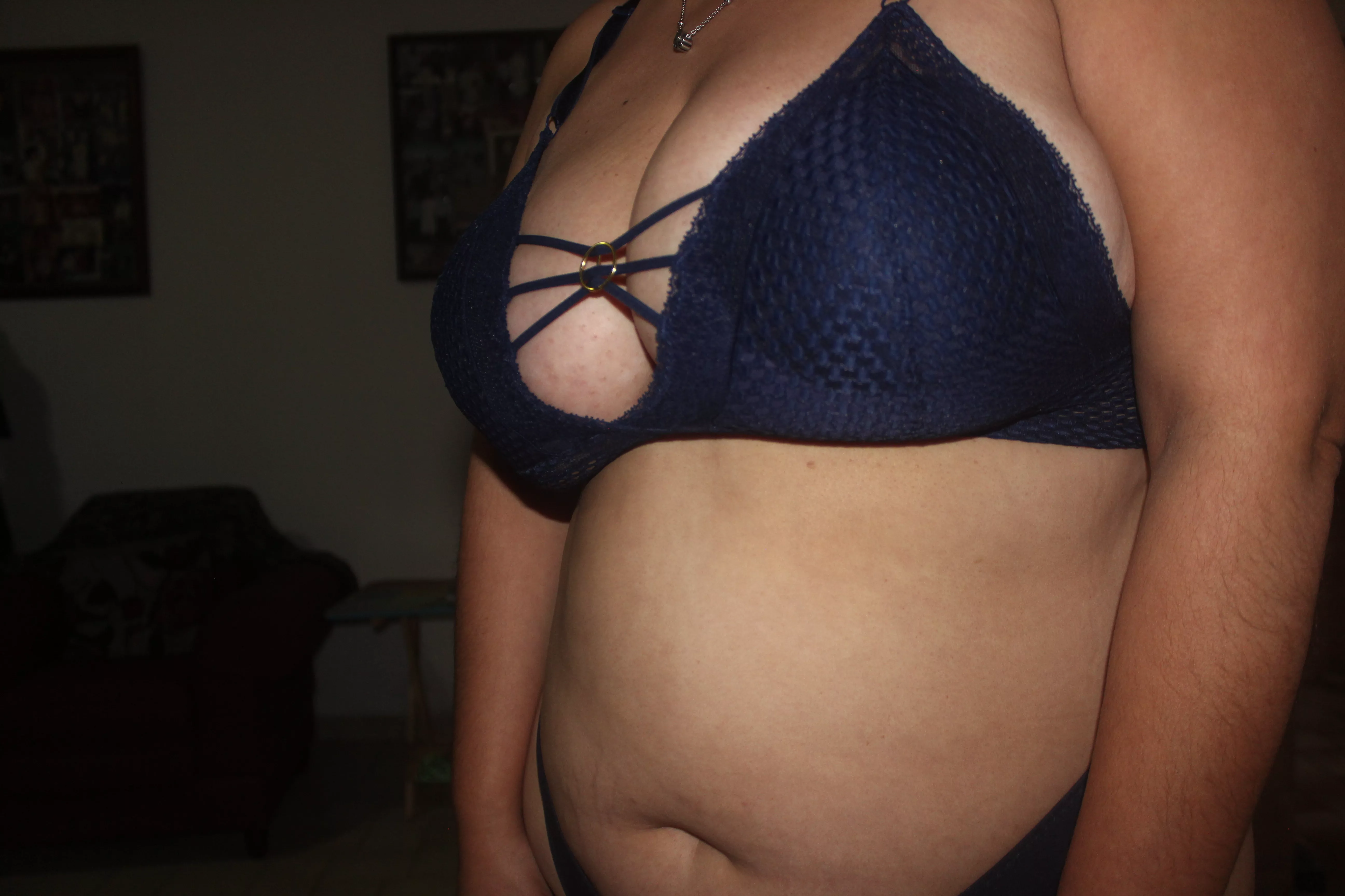 cum on my latina bellybuttom, papi