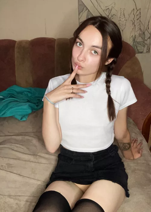 Cum play with me on my OnlyFans daddy 😜😘 my links below!