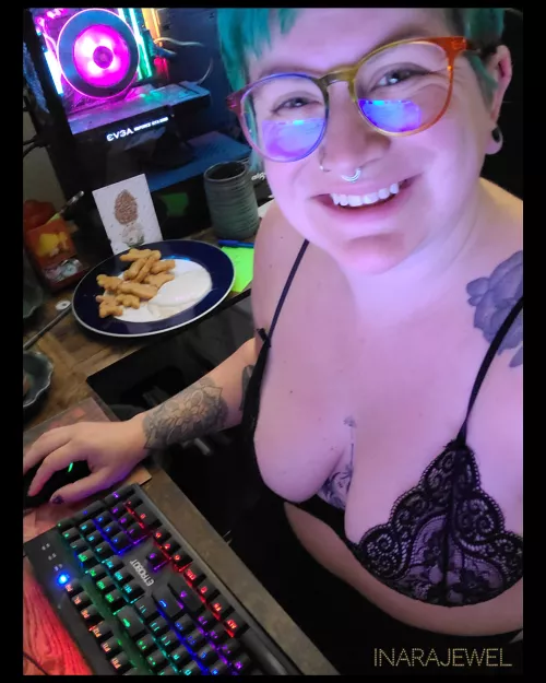 Disney Dreamlight Valley has consumed my weekend 😅 What can I say? I'm easy to please.