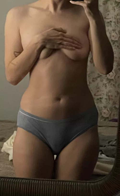 [f]irst post here 🥰 took this the other day bc I felt cute