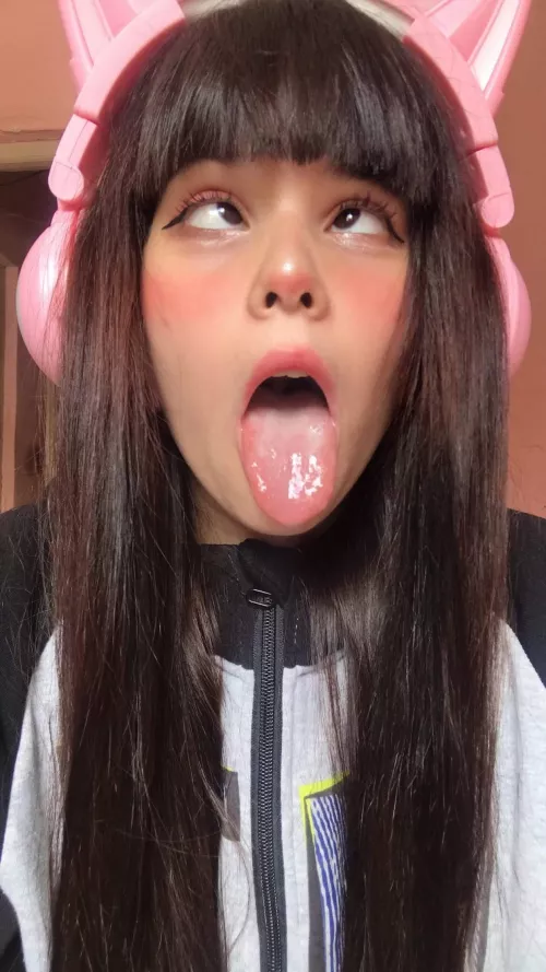 Follow my loved princess on instagram, please @greeloli (links in comments)