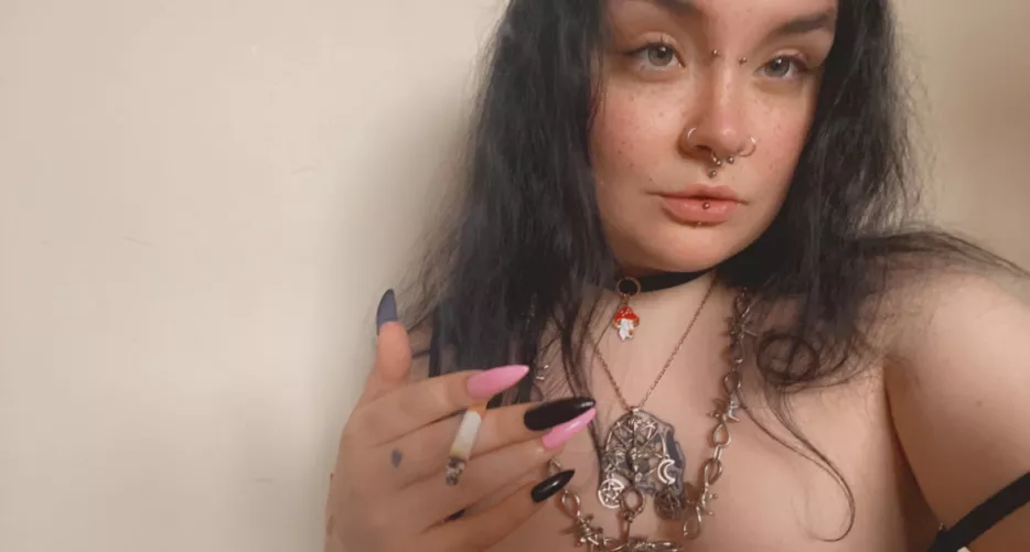 I got new nails~ 🖤🌸🖤