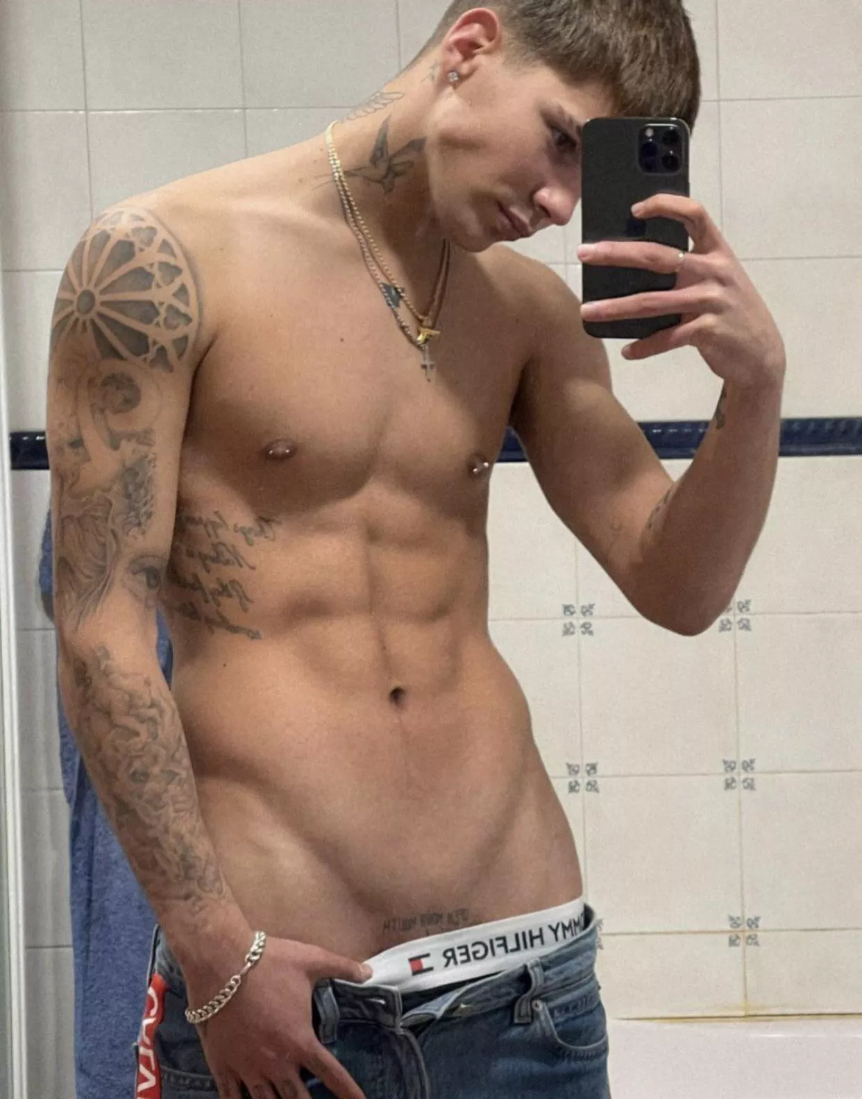 i wanna get naked … dm me ..