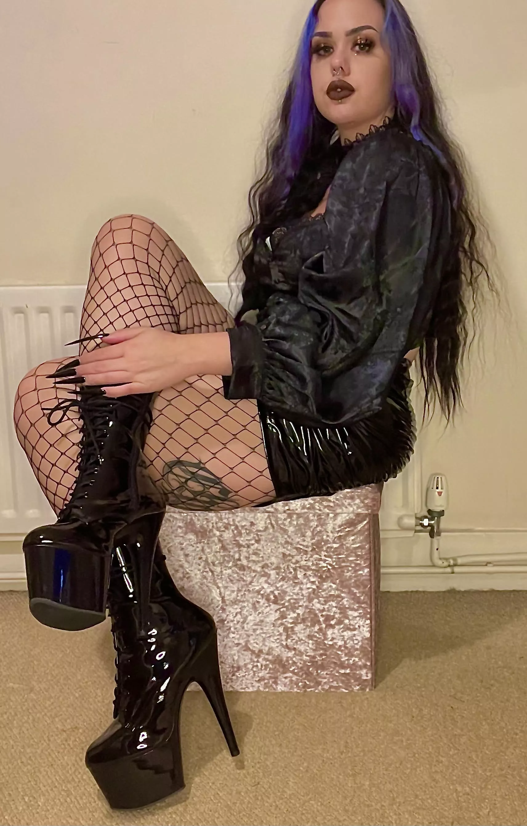 I’m only 5’4 in heels but would still absolutely ruin you. [domme]