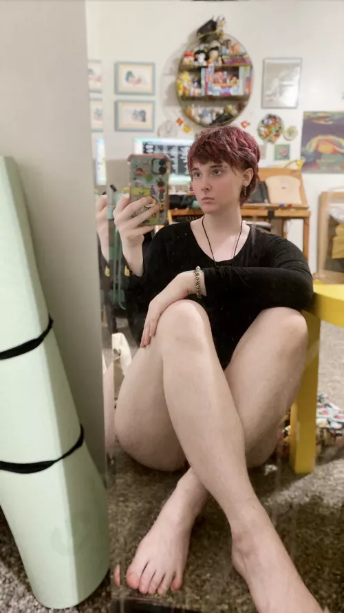 place your head between my massive boi legs and let me squeeze