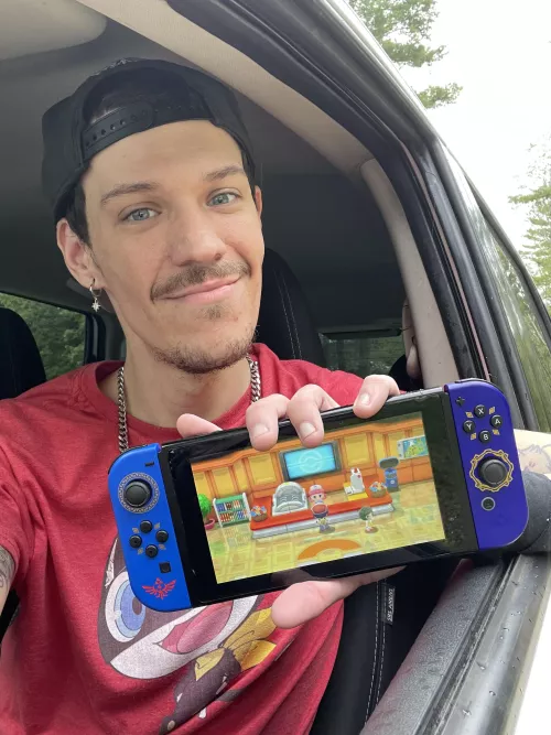 Rainy days are a great excuse to get super stoned and sink more time into Pokémon. Happy Sunday ❤️