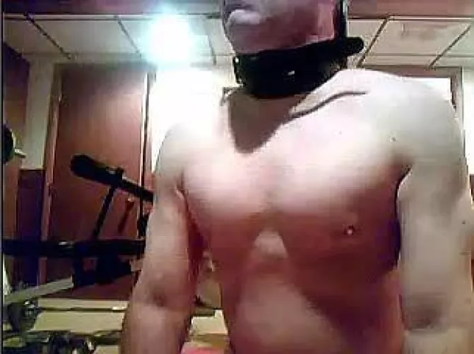 Self-pic [M] wearing only a belt collar in workout room- hoping guys can post too!