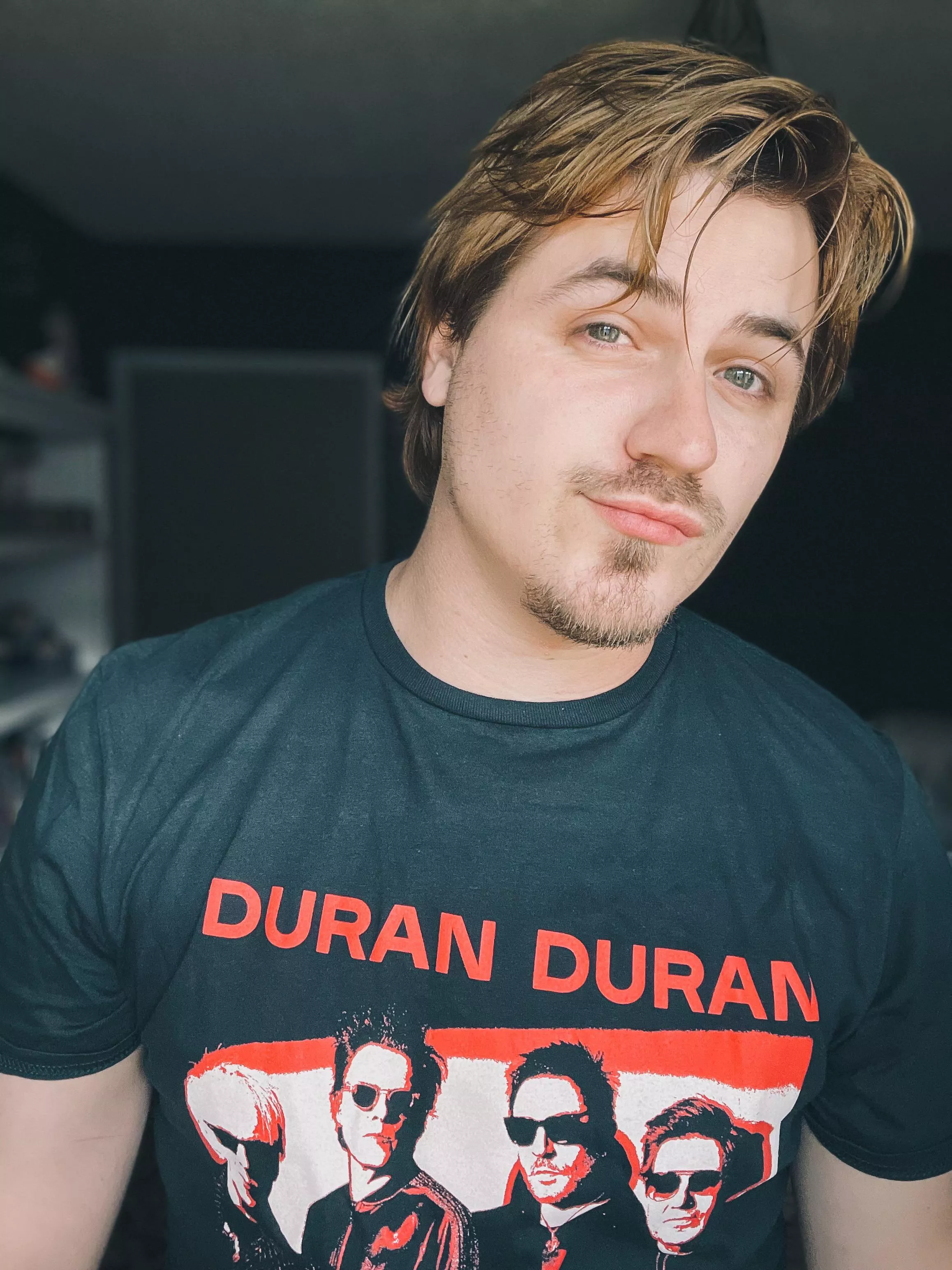 So high key a simp for daddy Dracula from Castlevania now 🧛‍♂️