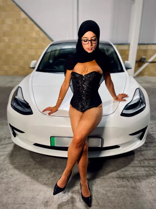 The biggest hoejabi cumslut you’ll know 🧕🏼😈 I got caught fucking a toy on his car and had to teach me a lesson 😳